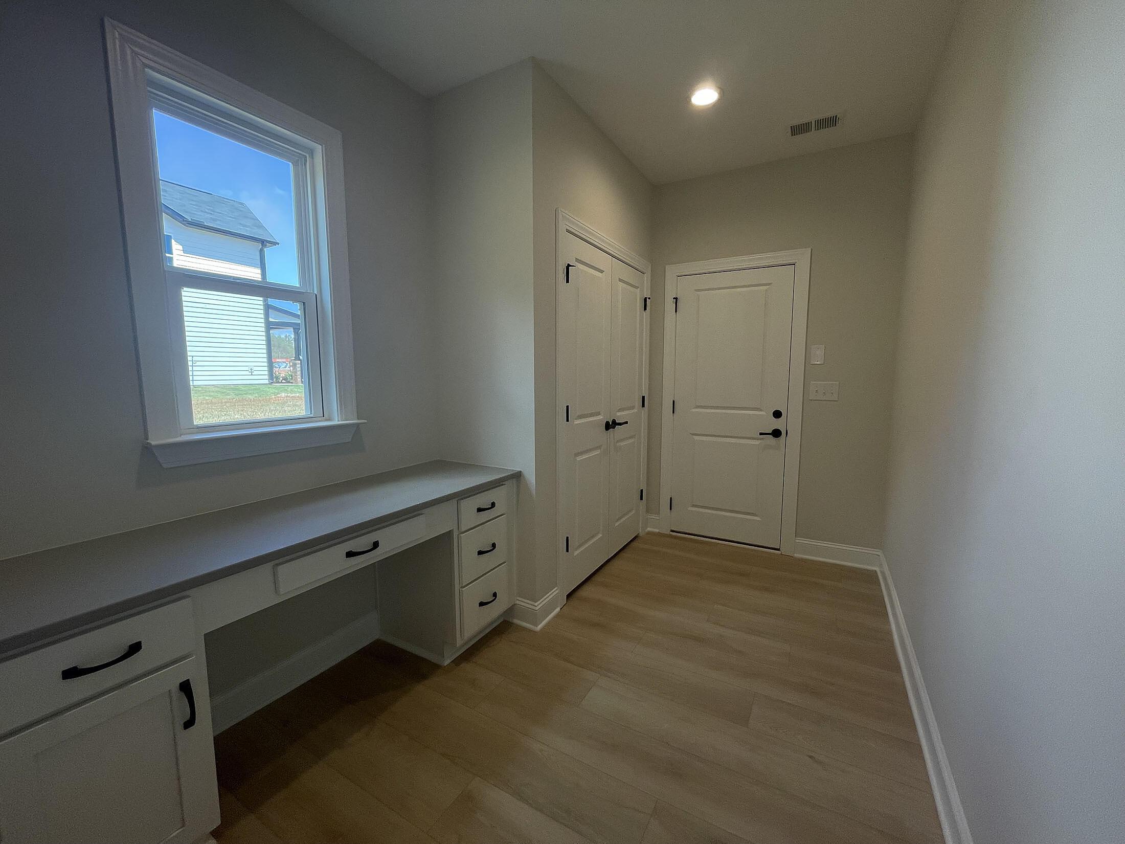 car-071825-sun0005_mudroom