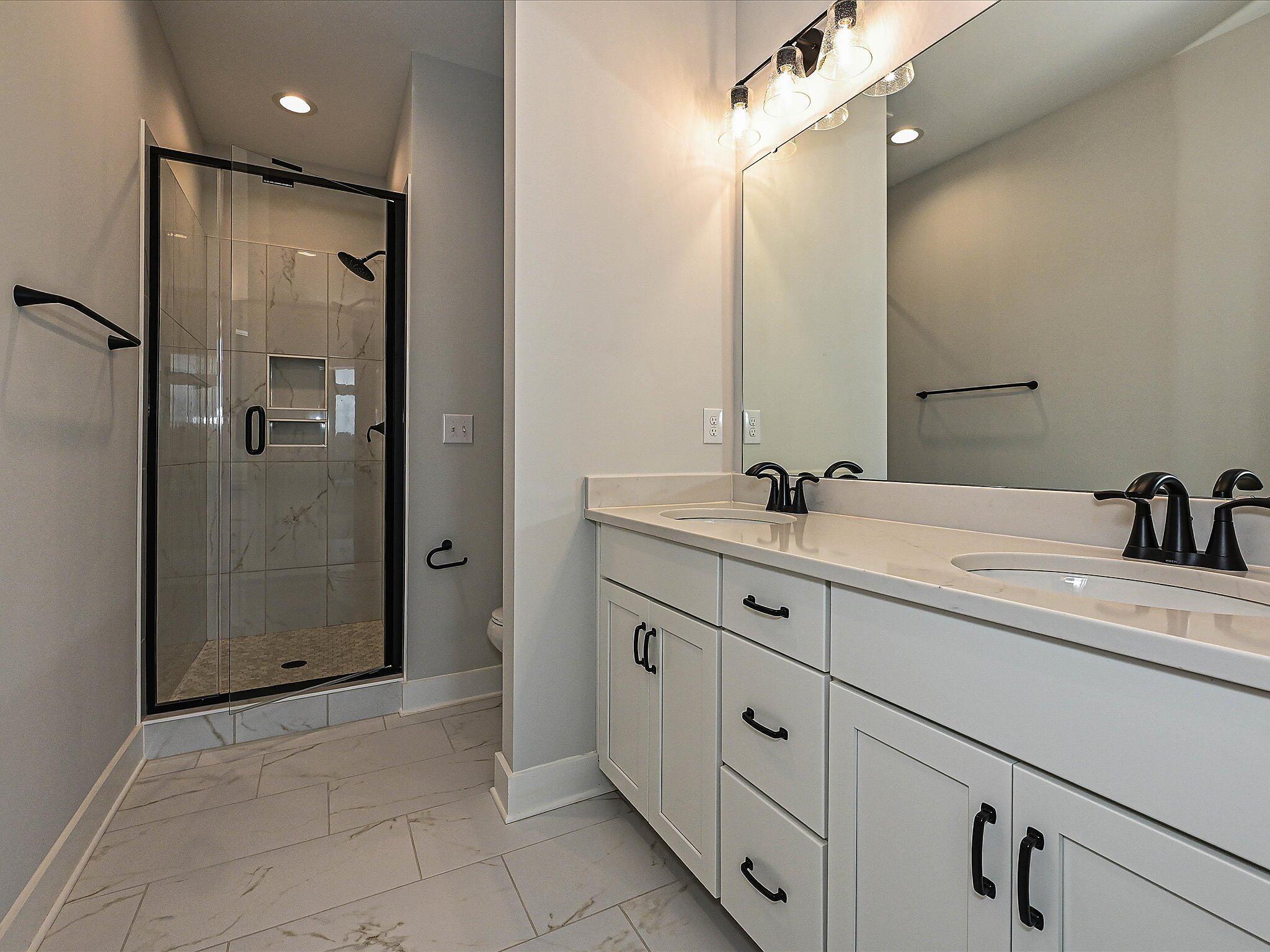 car-eqx0207-080125-21-primary-bathroom